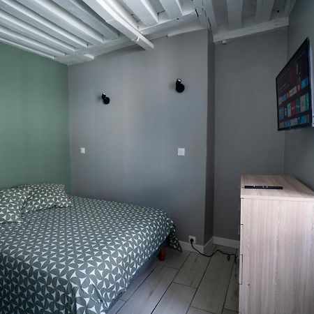 CELESTE APPART - grand appartement centre ville Orléans Extérieur photo